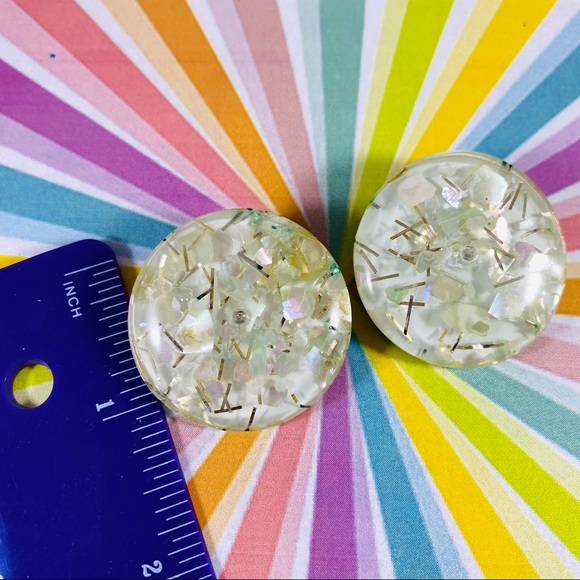 Vintage large lucite confetti button clip on earrings iridescent - Picture 4 of 6